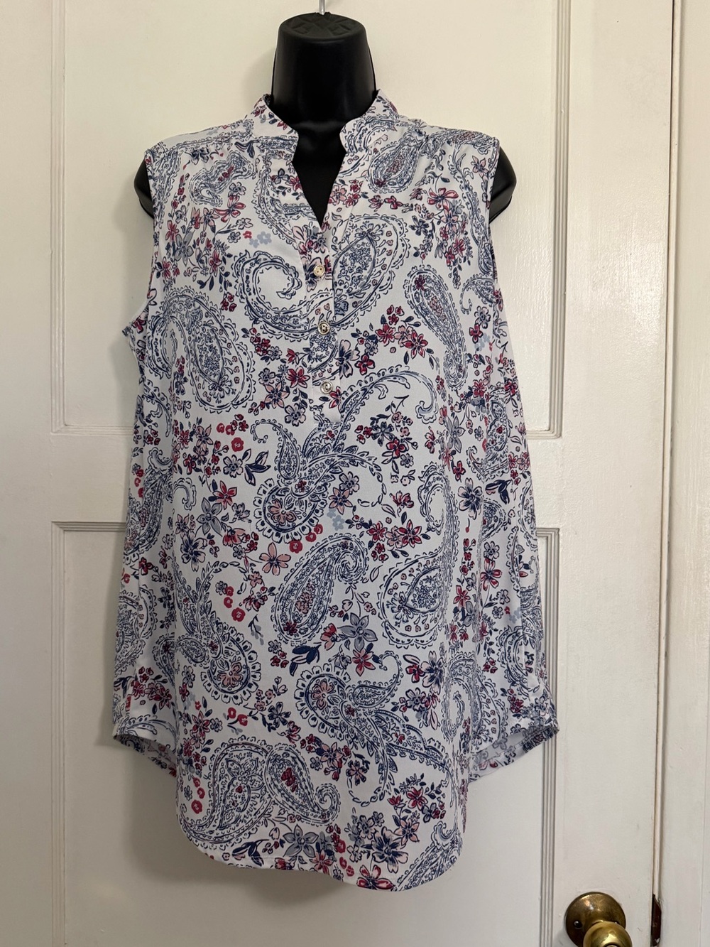 ✔️Sleeveless Paisley Print V-Neck Women's Top - White with Blue & Red Floral 🌹